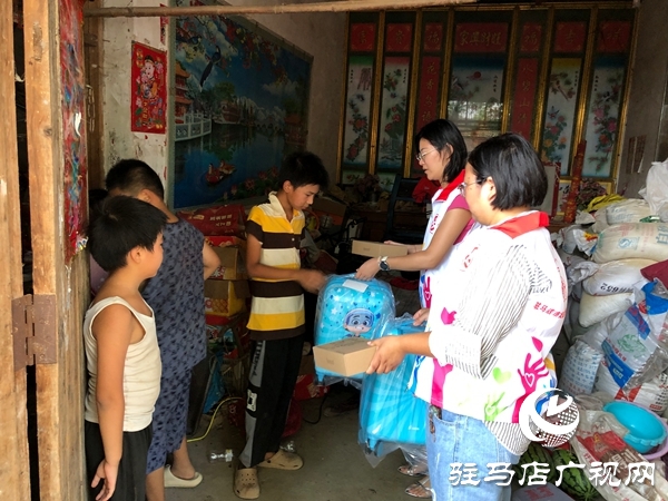 平輿縣婦聯(lián)開展“少年兒童心向黨 牽手護(hù)航伴成長”暑期兒童關(guān)愛服務(wù)活動