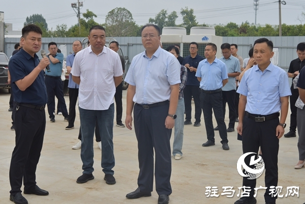 平輿縣委副書記、縣長李磊就重點項目建設(shè)進(jìn)行現(xiàn)場辦公