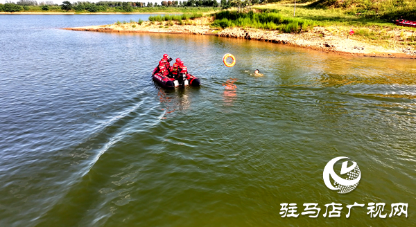 平輿特巡警與藍(lán)天救援隊(duì)共筑水域 “生命防線”