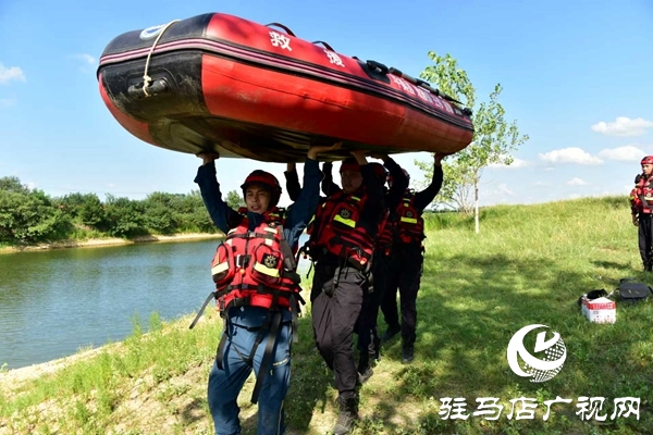 平輿特巡警與藍(lán)天救援隊(duì)共筑水域 “生命防線”