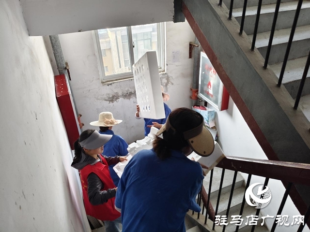 驛城區(qū)東風街道：清理小區(qū)雜物 守護居民安全