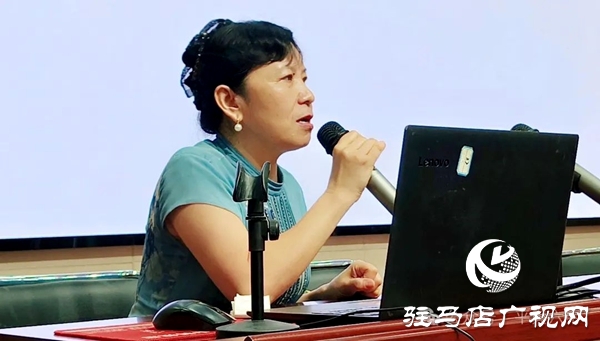 平輿六中特邀中原名班主任吳紅霞分享班主任專業(yè)成長密碼
