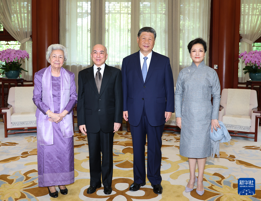 習(xí)近平夫婦會(huì)見柬埔寨國(guó)王西哈莫尼和太后莫尼列