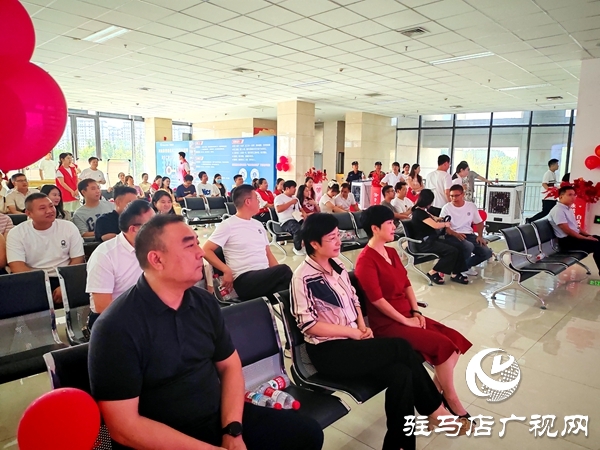 平輿縣舉辦七夕集體頒證活動(dòng) 文明婚俗新風(fēng)尚浸潤(rùn)人心  。