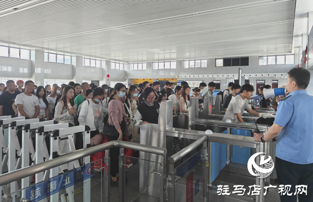 無懼“烤”驗 駐馬店車務(wù)段圓滿完成2025年暑運任務(wù)